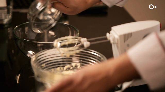 Видео рецепт нежного сливочно-сырного крема для кексов смотреть онлайн