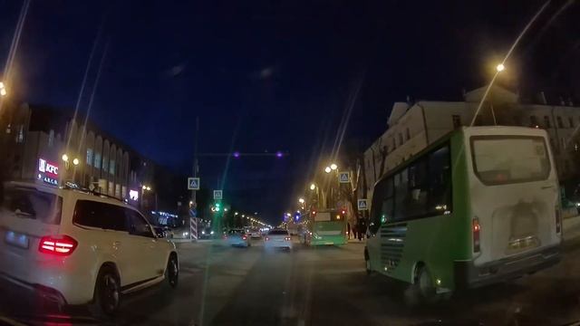 Traffic on the Tyumen city streets/Движение на автомобиле по Тюмени с Логунова в вечернее время смотреть онлайн