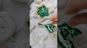 как сделать ёлочные игрушки из эпоксидной смолы.мастер класс ёлочных игрушек