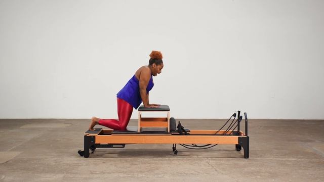 15 minute reformer workout for ab strength with Mychele Sims смотреть онлайн