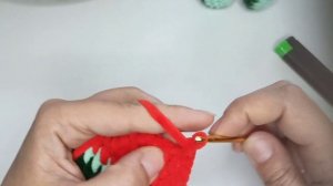 Мини игрушка долька арбуза крючком МК