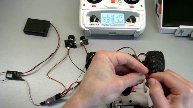 Переключатель FPV видеосигнала LANTIAN Remote Control Three-channel Video Switch for FPV смотреть онлайн