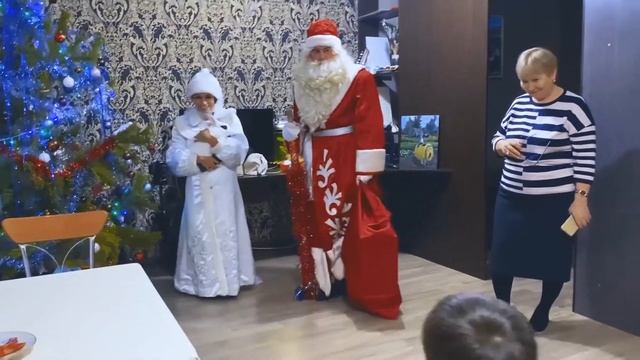 Сходили на ёлку, Дед Мороз принес VR и PS4 1 1 end смотреть онлайн