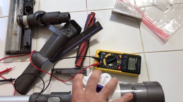 Dyson SV03 V6 (6 cell not Volts) roller brush motor assembly a common occurrence if not clogged смотреть онлайн