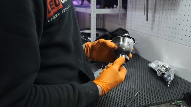 Как поменять штатные линзы Nissan X-Trail T31 на Bi-Led смотреть онлайн