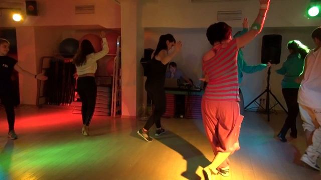 Зажигательный танец "Zumba" смотреть онлайн