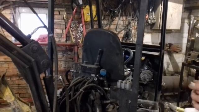 Самодельный миниэкскаватор Размеры между пальцами стрелы самодельного миниэкскаватора. смотреть онлайн