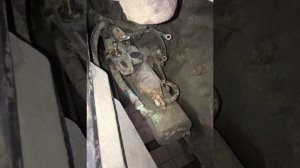 Снятие стартера и замена реле на Volvo FH