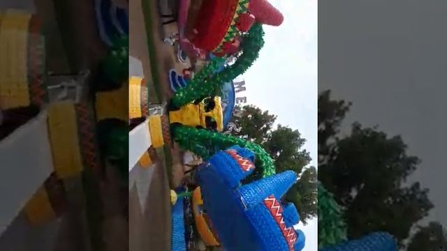 Я катаюсь на атракционне "Фламенко" в парке "Диво остров" смотреть онлайн