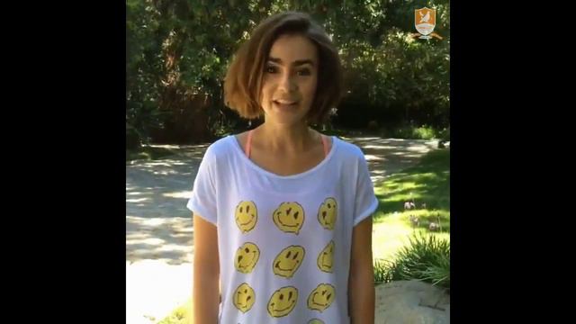 Lily Collins accepts 'Ice Bucket Challenge' from Kevin Zegers смотреть онлайн