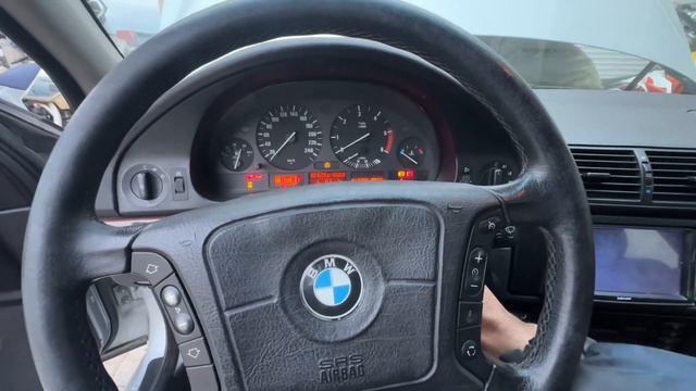 BMW е39 дымит 😧 сделали своими руками 🤙✅дизелисты сказали мотору конец...... смотреть онлайн