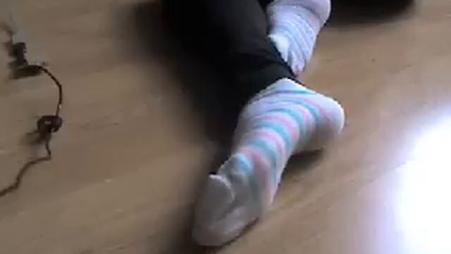 Girl take off sock to webcam смотреть онлайн