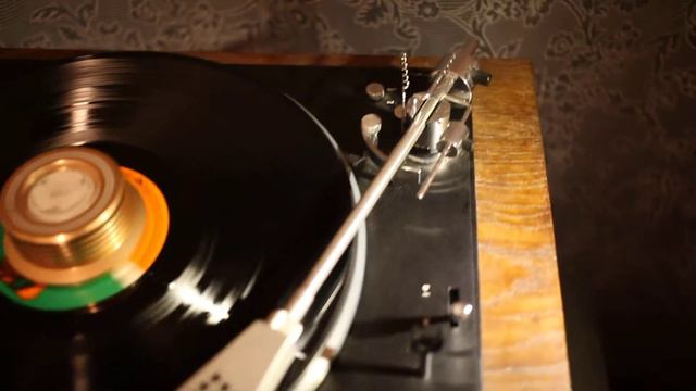 Led Zeppelin - Onkyo Integra a-919 amplifier, Denon dl-110 pickup, Lenco L78 with custom plinth смотреть онлайн