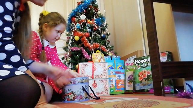 Распаковка Новогодних Подарков смотреть онлайн