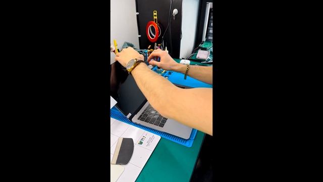 Наклейка пленки MacBook смотреть онлайн