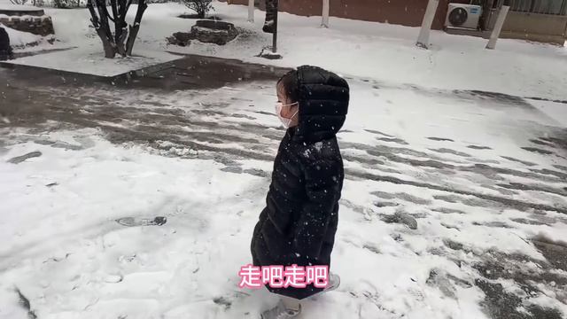 大猫跟河璘母女出门玩雪，回西安后，每天逛吃逛吃，生活悠闲自在 смотреть онлайн