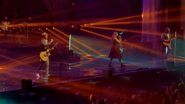 Haloo Helsinki! - Kuussa Tuulee - Hartwall Arena 2.12.2017 Helsinki