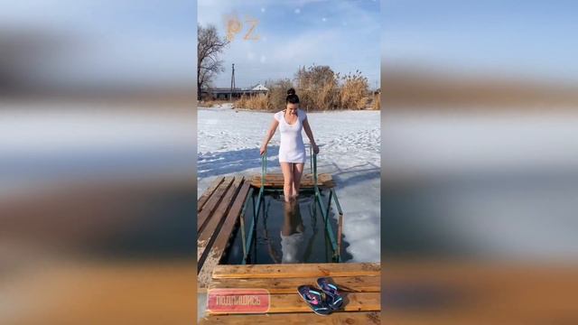 Крещение в России / Подборка крещенских купаний в 2021 смотреть онлайн