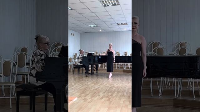 Ирина Гордиенко-И.Дунаевский-песенка Петиты из оперетты « Вольный ветер»