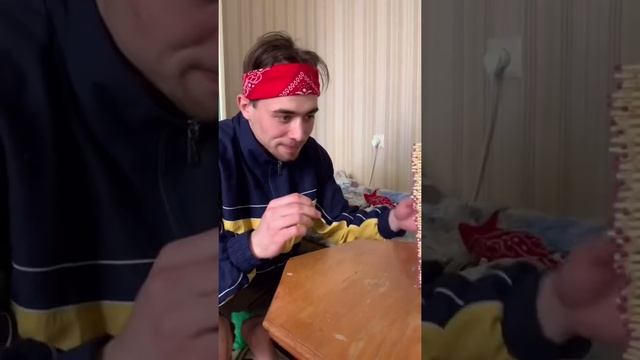 Построил, а потом сжёг огромную башню из спичек! смотреть онлайн