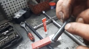 Замена пыльников  направляющих тормозного суппорта Daewoo  Lanos