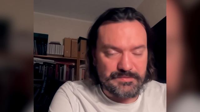 Wybitny pisarz Szczepan Twardoch głupio kpił z faktu, że Kaczyński wprowadzał dyktaturę w Polsce смотреть онлайн