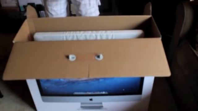 Unboxing:27-inch iMac (1TB Hard Drive,4GB Memory) смотреть онлайн