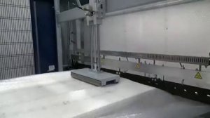 Упаковка дверей в стрейч плёнку с укрыванием | Горизонтальный обмотчик ROBOPAC