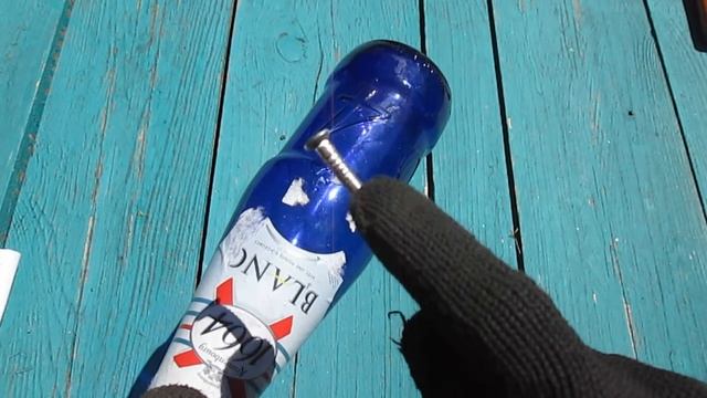 КАК ЗАБИТЬ ГВОЗДЬ В БУТЫЛКУ НА СПОР БЕЗ МОЛОТКА? смотреть онлайн