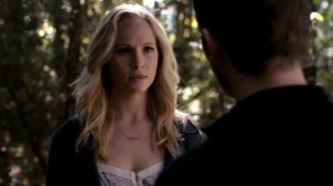 Все поцелуи Клауса и Кэролайн из сериалов "Дневники вампира" и "Первородные".