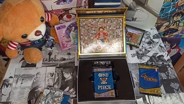 Распаковка суприм бокса с коллекционными картами по аниме One-Piece! смотреть онлайн