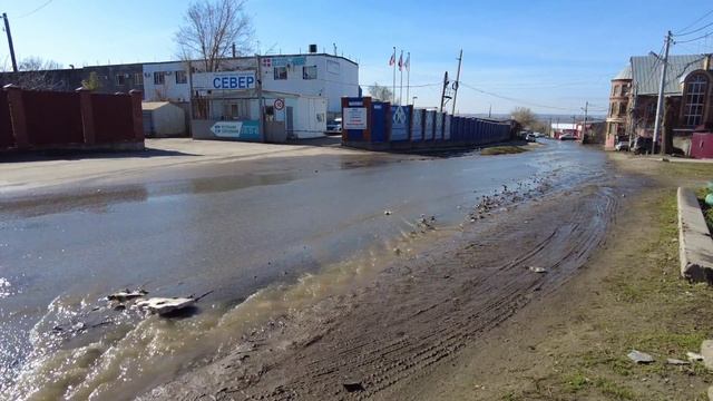 В Самаре улица Речная "материализовалась" в реку смотреть онлайн