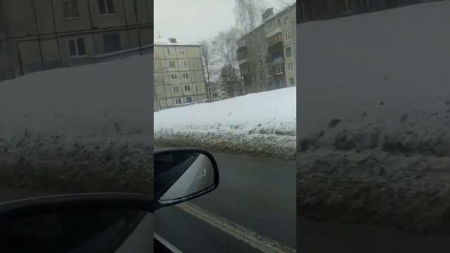 Котаемся с другом по городу с музыкой смотреть онлайн