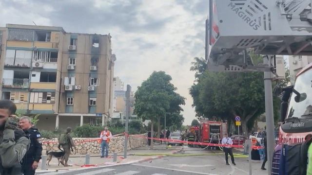 Scene of rocket attack in Tel Aviv | AFP смотреть онлайн