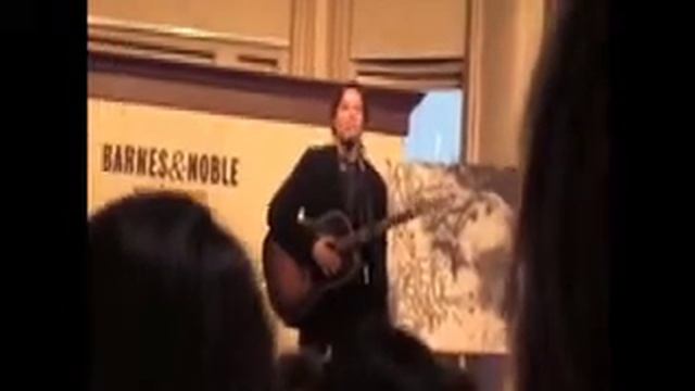 Rufus Wainwright at Barnes and Noble Part One смотреть онлайн