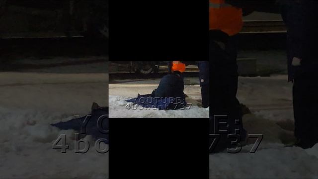 Ласточка сбила человека в Подольске 19.01.23 #shorts смотреть онлайн