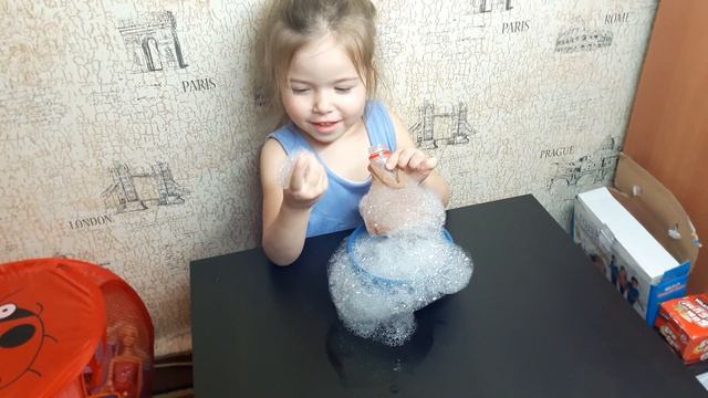 ПЕННАЯ ВЕЧЕРИНКА / КАК СДЕЛАТЬ ПЕНУ ДЛЯ ВАННЫ смотреть онлайн