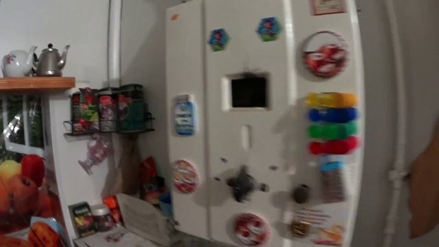 Очередной утренний сюрприз - воробей залетел в дом через вытяжку смотреть онлайн