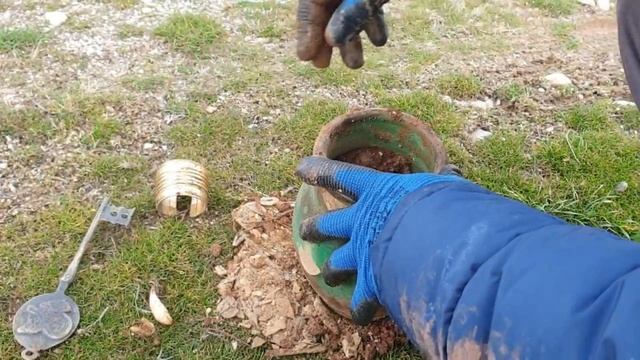 We Found Dangerous Treasure Chest Full Of Gold Jewels. / Treasure Hunt With Metal Detector