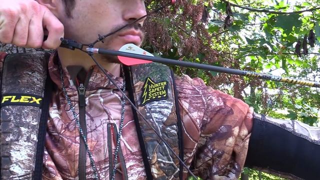 Deer Hunter Kills Big Droptine Buck with a Bow смотреть онлайн