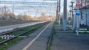 ЭД9М и 2ЭС5К в одном видео на вокзале Холмская #мем