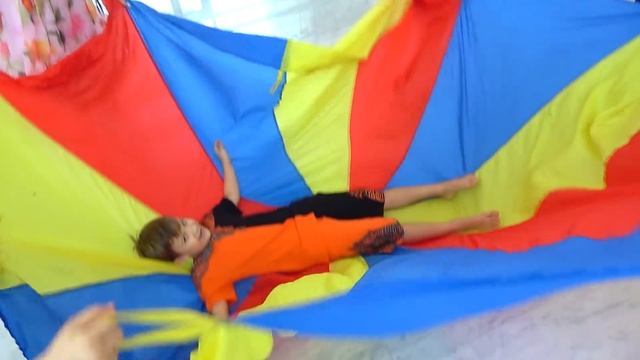 Diana y Roma se divierten en la fiesta de cumpleaños de Niki! смотреть онлайн