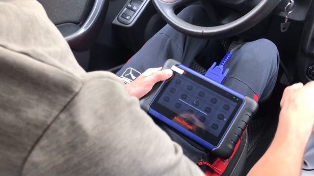 Как прописать ключ Dacia Duster (Renault Duster) 2017. Программирование Autel MaxiIM IM508 смотреть онлайн