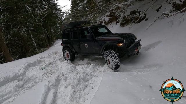 Deep snow, snow covered rock slides and amazing views. Extreme Overlanding plays in the snow. смотреть онлайн