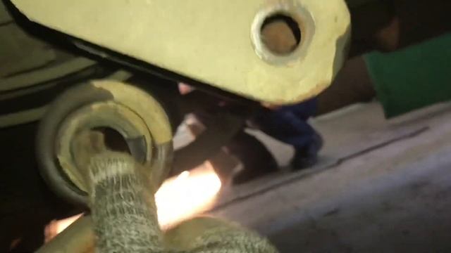 ЗИЛ-БЫЧОК 5301 | Меняю сайлентблок не снимая рессоры!