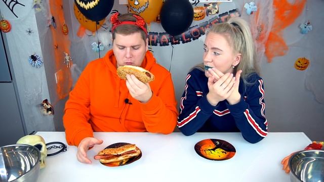 Обычная еда Против ХЭЛЛОУИН ЕДЫ ЧЕЛЛЕНДЖ ?️ Halloween Food vs Real Food Challenge смотреть онлайн