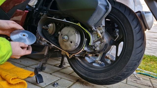 Skúter vlog #17 ako rozobrať variátor Honda pcx 125 2021 16000km смотреть онлайн