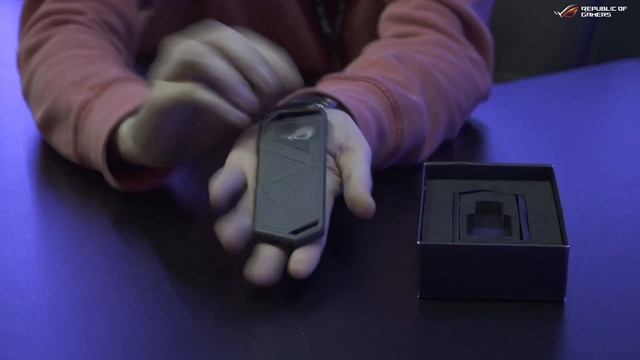 Распаковка мыши ROG Pugio II, "быстрой флешки" Strix Arion и райзер-кабеля ROG Strix Riser? смотреть онлайн