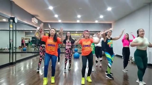 HAREUDANG ZUMBA TIKTOK смотреть онлайн