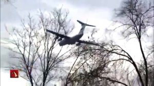 Низколетящий транспортный самолет ИЛ 76 над Оренбургом 15 02 2014 г